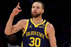 关于库里与60激战巴黎圣日耳曼分钟，大比分获胜胜负难料！，Ning焦点对战上演精彩一战的信息