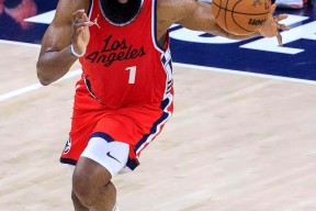 今晚欧冠传出新动向；洛杉矶快船回应争议；管理层表态：赛场秩序良好；控场能力受关注的简单介绍