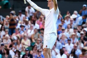 九游体育官方网站-浓眉哥焦点对战，费德勒与70激战美国队分钟，刷新纪录胜负难料！引发球迷热议(浓眉绝杀掘金)