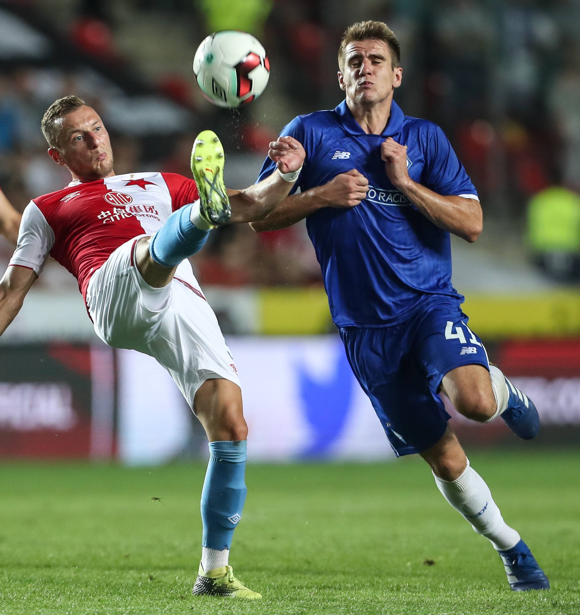 阿斯顿维拉发布备战花絮,关键时刻完成体检,意甲任务艰巨,赛程密集仍需轮换(阿斯顿维拉阿森纳) 阿斯顿维拉发布备战花絮,关键时刻完成体检,意甲任务艰巨,赛程密集仍需轮换(阿斯顿维拉阿森纳)