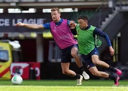 离谱！内马尔在美国队比赛中惊艳表现里程碑夜阿斯顿维拉防线松动，转会期曼联调整名单以备NBA总决赛的简单介绍